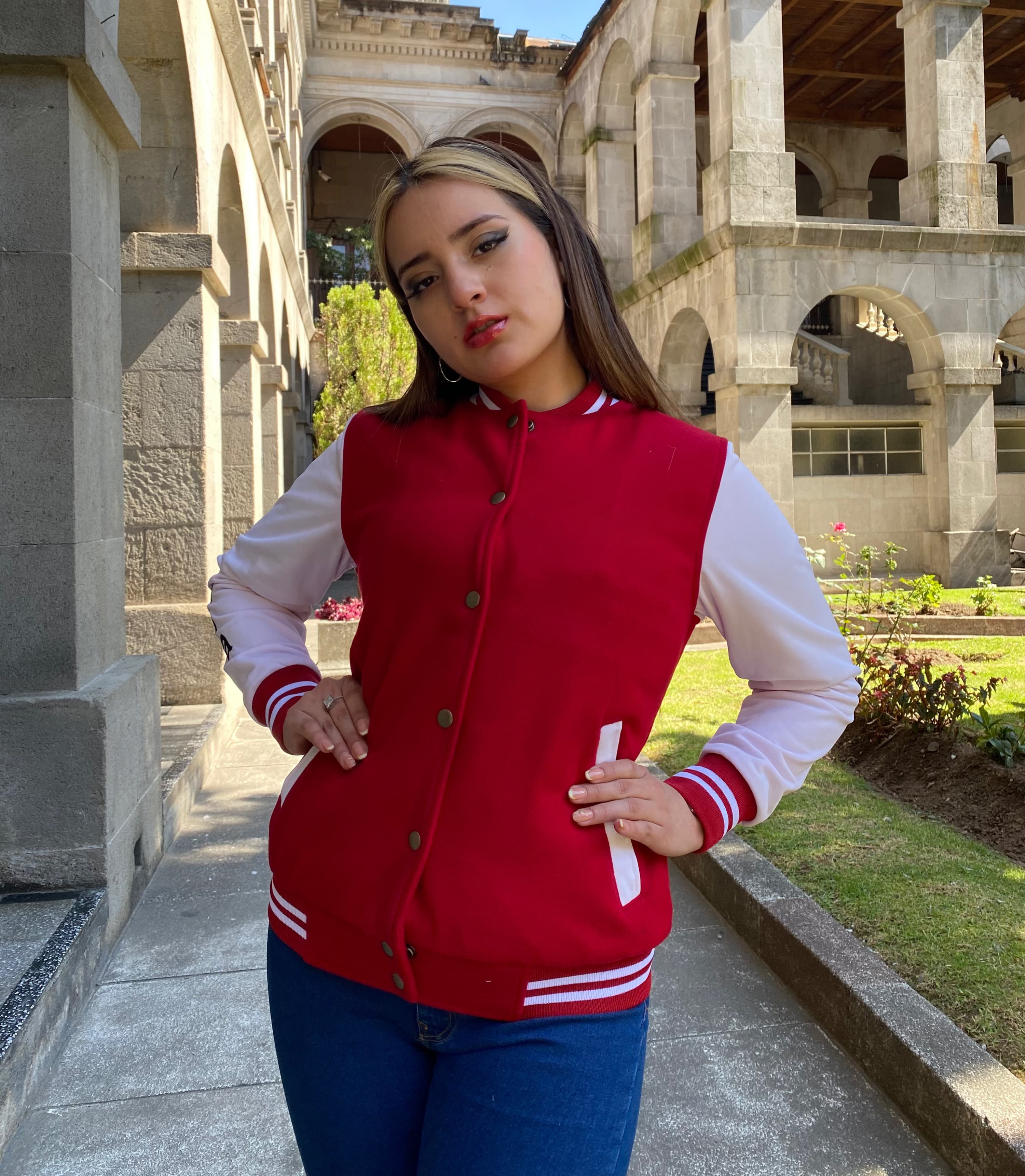 Sayros uniformes contacto